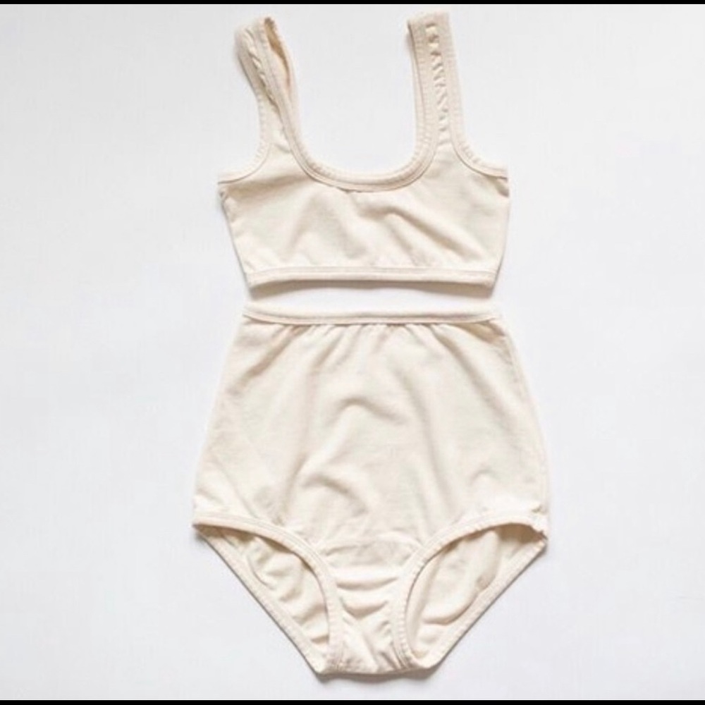 ISO ARQ full coverage bra in size small & undies in xxs or xs